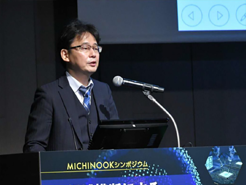 梅津教授の講演の様子