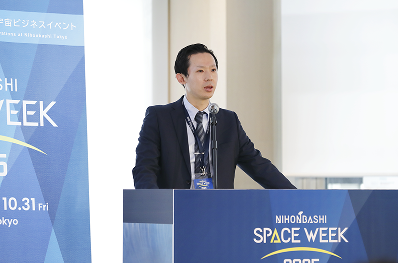 「PITCH STAGE」で発表する齋藤准教授