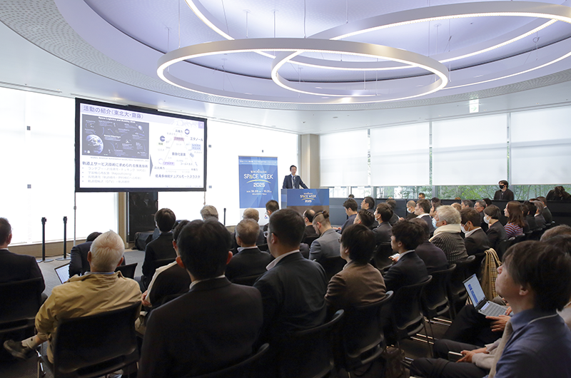 立ち見が出る会場の様子